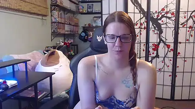 Sarahtineke online show from 05/17/26, 06:48