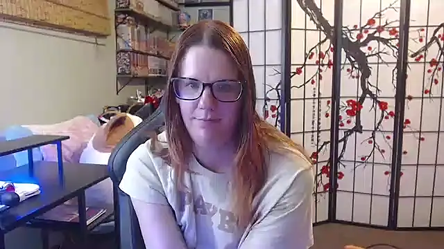 Sarahtineke online show from 05/18/26, 04:07