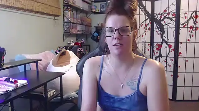 Sarahtineke online show from 06/11/26, 07:12