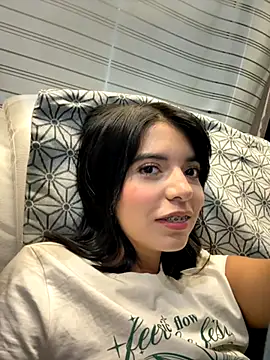 Snapshot of NicolRoss_ chatting on 12/03/25, 07:56 NicolRoss online show from 12/03/25, 07:56