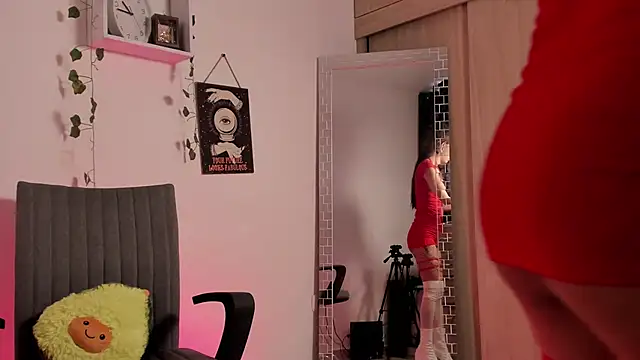 Snapshot of Emperatriiz chatting on 12/24/24, 07:44 Emperatriiz online show from 12/24/24, 07:44