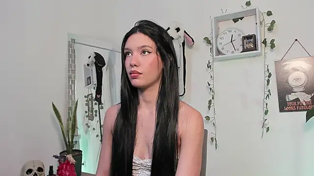 Snapshot of Emperatriiz chatting on 01/25/25, 05:30 Emperatriiz online show from 01/25/25, 05:30