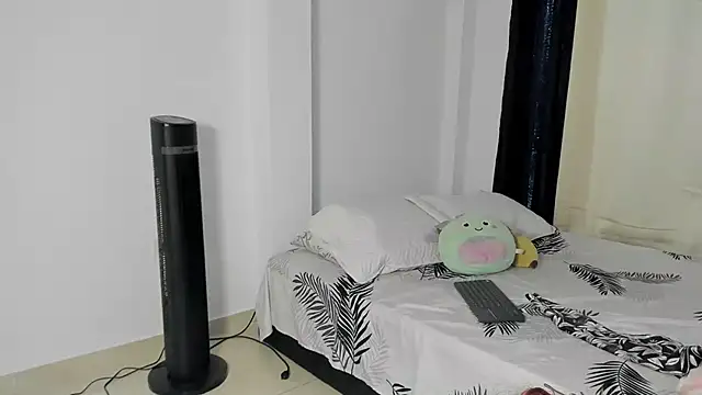 Snapshot of Emperatriiz chatting on 02/28/26, 05:25 Emperatriiz online show from 02/28/26, 05:25