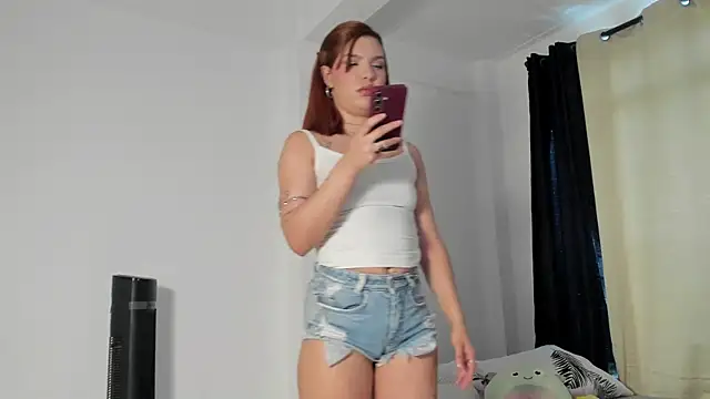 Snapshot of Emperatriiz chatting on 03/10/26, 05:29 Emperatriiz online show from 03/10/26, 05:29