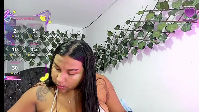 Snapshot of PaulinaSwan chatting on 12/02/25, 04:57 PaulinaSwan online show from 12/02/25, 04:57