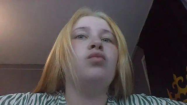 Light Luna online show from 06/26/26, 04:00