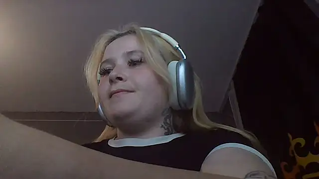 Light Luna online show from 07/15/26, 04:34