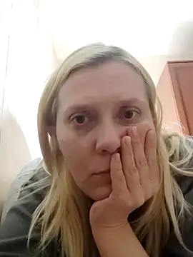 Snapshot of LeraSweet chatting on 10/05/25, 07:12 LeraSweet online show from 10/05/25, 07:12