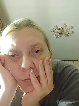 Snapshot of LeraSweet chatting on 10/25/25, 08:14 LeraSweet online show from 10/25/25, 08:14