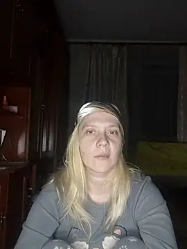 Snapshot of LeraSweet chatting on 11/08/25, 09:13 LeraSweet online show from 11/08/25, 09:13