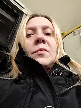 Snapshot of LeraSweet chatting on 12/18/25, 04:46 LeraSweet online show from 12/18/25, 04:46