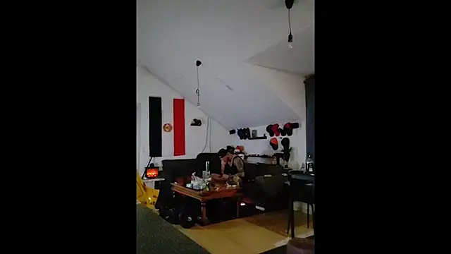 Snapshot of eltoulou chatting on 01/11/25, 10:40 eltoulou online show from 01/11/25, 10:40