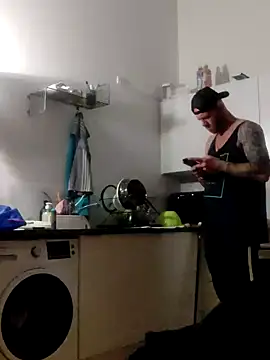 Snapshot of eltoulou chatting on 01/13/25, 08:15 eltoulou online show from 01/13/25, 08:15