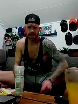 Snapshot of eltoulou chatting on 01/17/25, 08:11 eltoulou online show from 01/17/25, 08:11