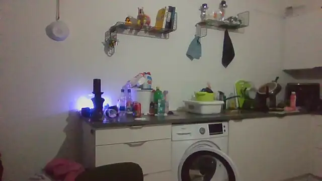 Snapshot of eltoulou chatting on 01/25/25, 10:39 eltoulou online show from 01/25/25, 10:39