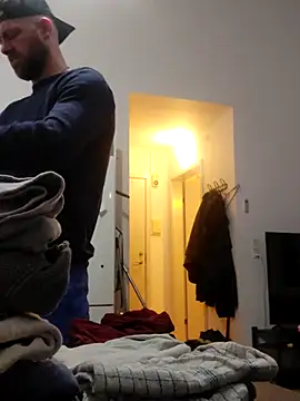 Snapshot of eltoulou chatting on 02/02/25, 10:39 eltoulou online show from 02/02/25, 10:39