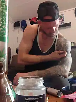 Snapshot of eltoulou chatting on 02/07/25, 01:43 eltoulou online show from 02/07/25, 01:43