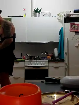 Snapshot of eltoulou chatting on 02/20/25, 06:02 eltoulou online show from 02/20/25, 06:02