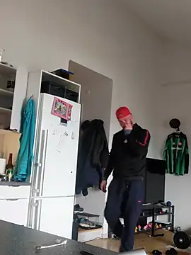 Snapshot of eltoulou chatting on 02/25/25, 07:36 eltoulou online show from 02/25/25, 07:36