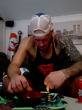 Snapshot of eltoulou chatting on 10/29/25, 08:32 eltoulou online show from 10/29/25, 08:32