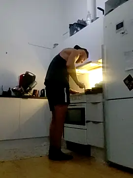 Snapshot of eltoulou chatting on 11/04/25, 10:20 eltoulou online show from 11/04/25, 10:20