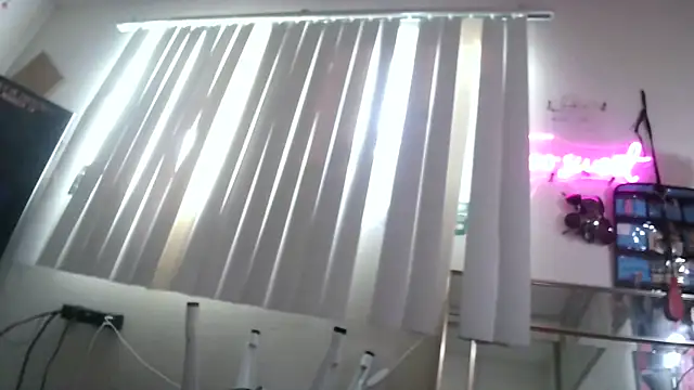 Snapshot of BeckiTooSweet chatting on 01/28/25, 06:49 BeckiTooSweet online show from 01/28/25, 06:49