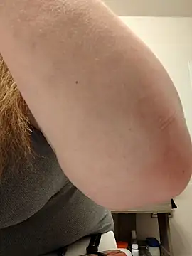 Snapshot of BeckiTooSweet chatting on 02/22/25, 12:27 BeckiTooSweet online show from 02/22/25, 12:27