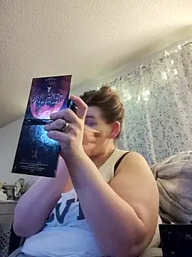 Snapshot of BeckiTooSweet chatting on 02/25/25, 10:47 BeckiTooSweet online show from 02/25/25, 10:47