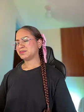 Snapshot of gretta_kler1 chatting on 01/21/25, 03:43 gretta kler1 online show from 01/21/25, 03:43