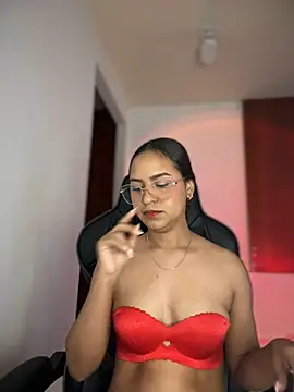 Snapshot of gretta_kler1 chatting on 02/14/25, 01:29 gretta kler1 online show from 02/14/25, 01:29