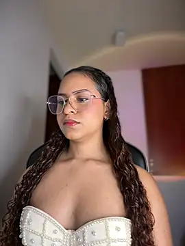 Snapshot of gretta_kler1 chatting on 02/15/25, 01:42 gretta kler1 online show from 02/15/25, 01:42