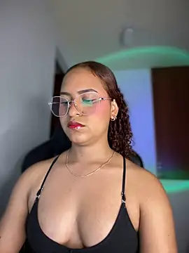 Snapshot of gretta_kler1 chatting on 02/21/25, 02:17 gretta kler1 online show from 02/21/25, 02:17