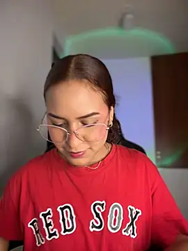 Snapshot of gretta_kler1 chatting on 02/22/25, 02:17 gretta kler1 online show from 02/22/25, 02:17