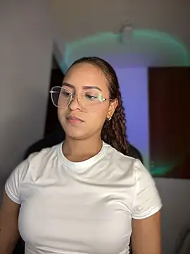 Snapshot of gretta_kler1 chatting on 03/12/25, 02:20 gretta kler1 online show from 03/12/25, 02:20