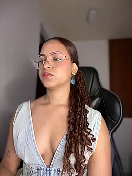 Snapshot of gretta_kler1 chatting on 03/13/25, 02:23 gretta kler1 online show from 03/13/25, 02:23