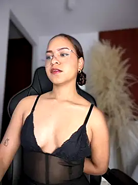 Snapshot of gretta_kler1 chatting on 09/19/25, 10:49 gretta kler1 online show from 09/19/25, 10:49