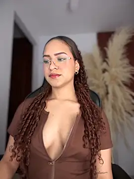 Snapshot of gretta_kler1 chatting on 11/17/25, 10:15 gretta kler1 online show from 11/17/25, 10:15