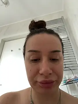 Snapshot of deliaroyal chatting on 03/27/26, 01:33 deliaroyal online show from 03/27/26, 01:33