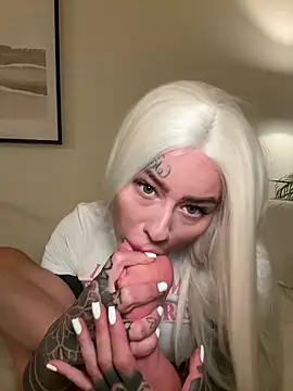 Snapshot of bambixboo chatting on 10/25/25, 09:09 bambixboo online show from 10/25/25, 09:09