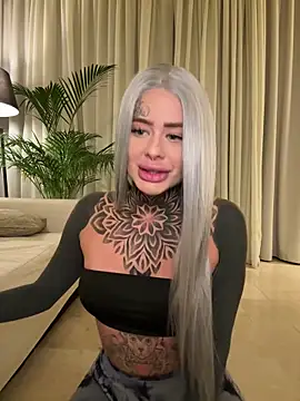 Snapshot of bambixboo chatting on 11/11/25, 08:42 bambixboo online show from 11/11/25, 08:42