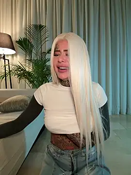 Snapshot of bambixboo chatting on 11/15/25, 10:26 bambixboo online show from 11/15/25, 10:26