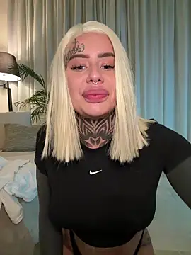 Snapshot of bambixboo chatting on 11/18/25, 09:52 bambixboo online show from 11/18/25, 09:52