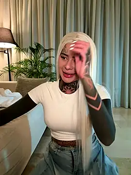 Snapshot of bambixboo chatting on 11/22/25, 10:42 bambixboo online show from 11/22/25, 10:42