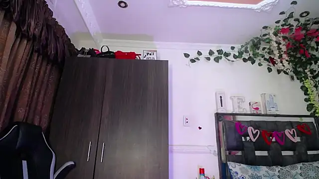 emma hoot1 online show from 03/14/25, 12:10