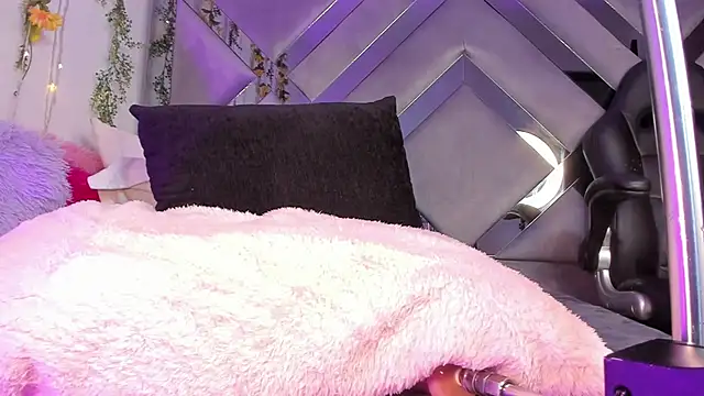 Iris hott1 online show from 03/13/25, 12:16