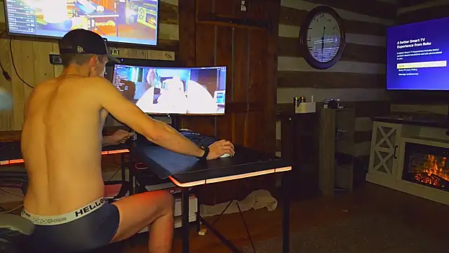 Snapshot of HARD_2QUIT chatting on 11/12/25, 10:04 HARD 2QUIT online show from 11/12/25, 10:04