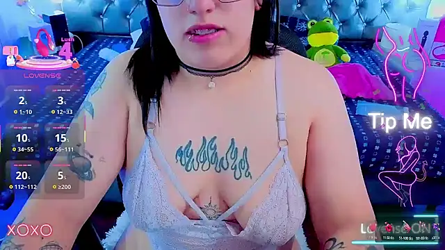 Snapshot of NatalieHarris chatting on 11/12/25, 06:52 NatalieHarris online show from 11/12/25, 06:52