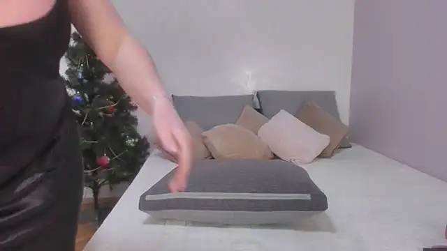 Snapshot of SheilaBloom chatting on 01/22/25, 10:37 SheilaBloom online show from 01/22/25, 10:37