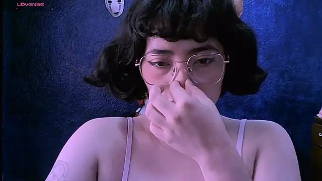 Snapshot of NinaYellow chatting on 12/06/24, 03:11 NinaYellow online show from 12/06/24, 03:11