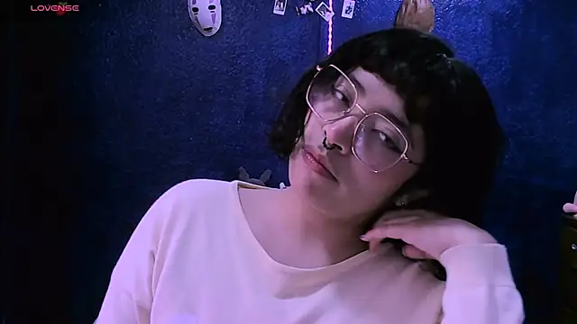 Snapshot of NinaYellow chatting on 12/19/24, 02:46 NinaYellow online show from 12/19/24, 02:46